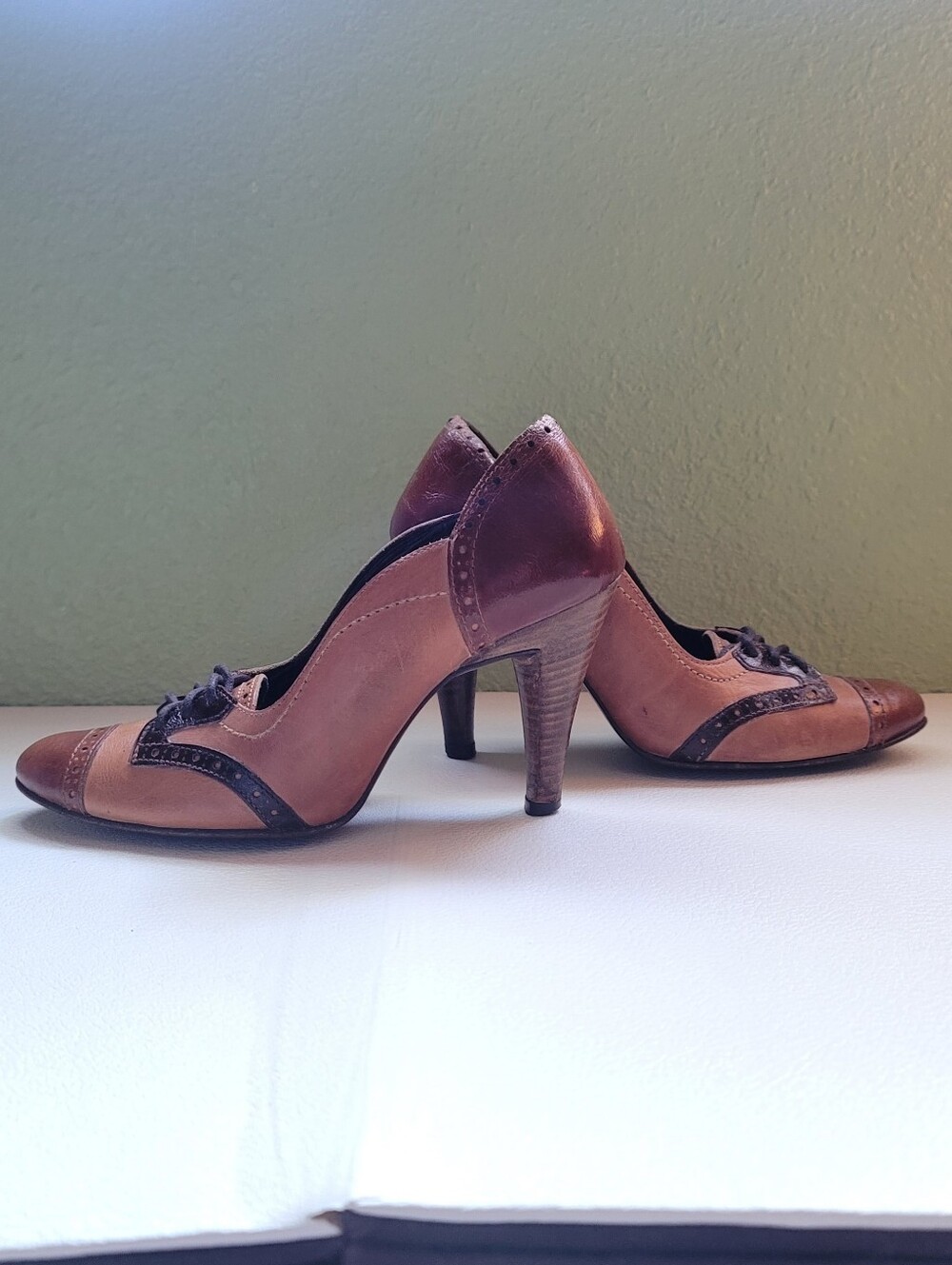 Diesel Style Labs Pristine Vintage Spectator Pumps Sz 7.5 - Picture 2 of 11